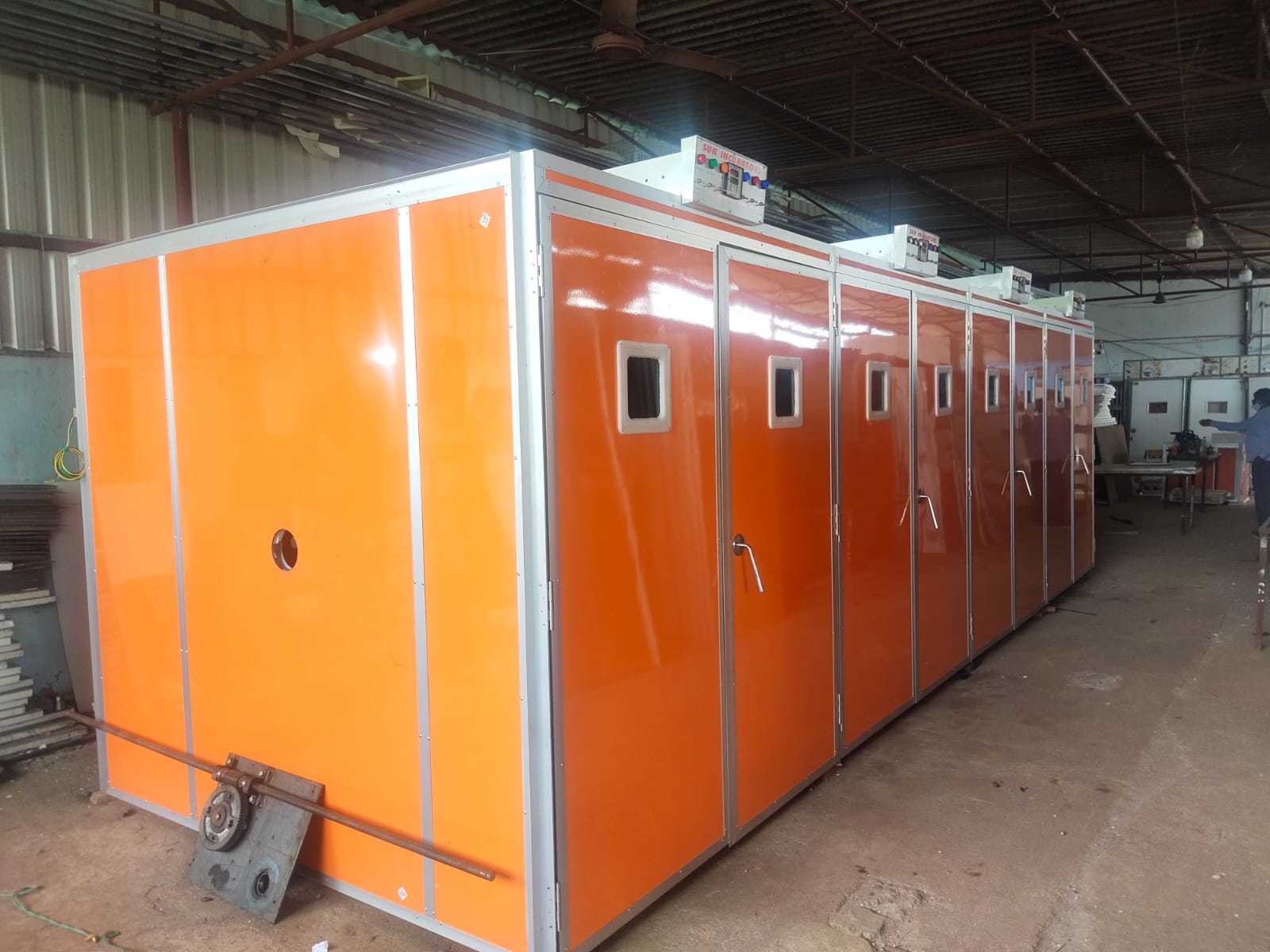 Poultry Egg Incubator Weight: 2000 Kilograms (Kg)
