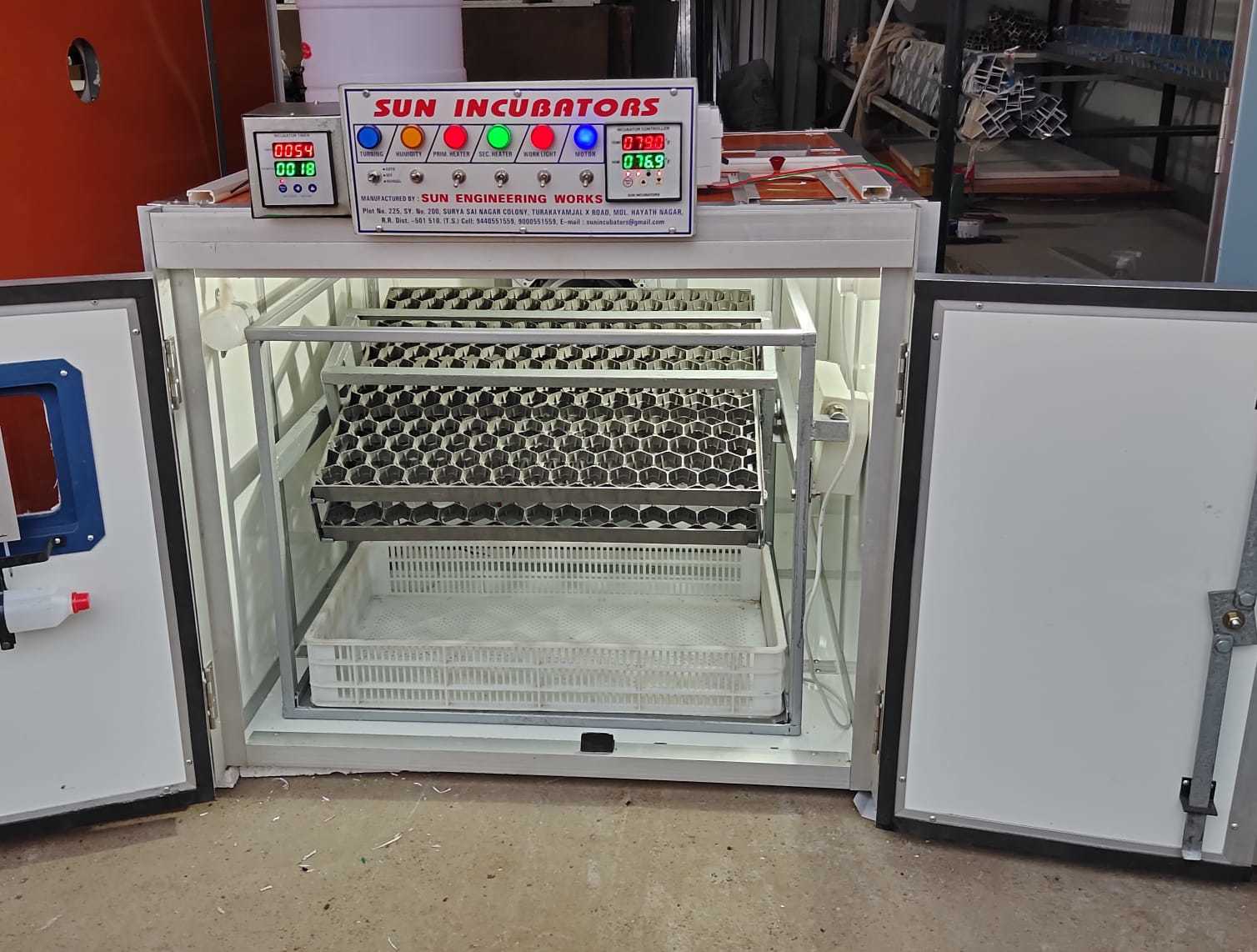 Rust Resistance 400 Poultry Egg Incubator