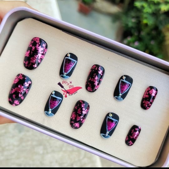 Artificial Designer Nails