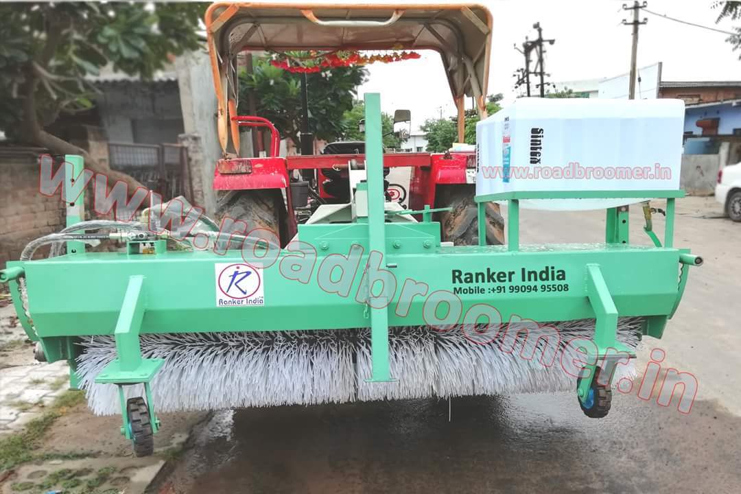 Road Broomer With Water Spray