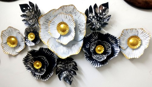 लगाने में आसान मेटल वॉल डेकोर मल्टी ज़ारा