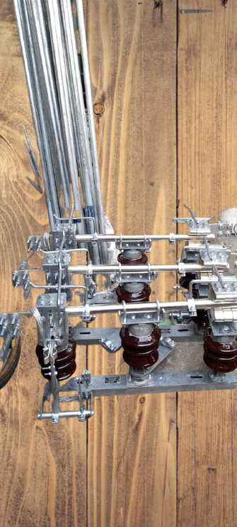 11 Kv Rotating Isolator Application: Electrical Distribution Lines