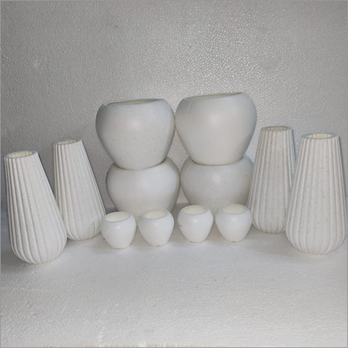 व्हाइट प्लास्टिक प्लांटर्स