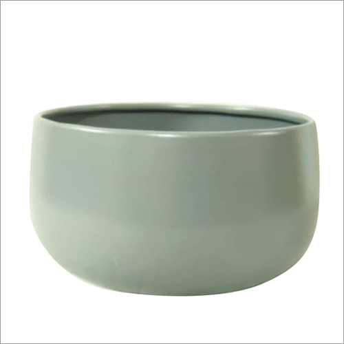 व्हाइट मेटल राउंड प्लांटर्स