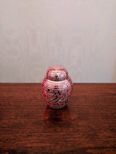 घर जा रहे प्रदर्शन अंत्येष्टि की सामग्री