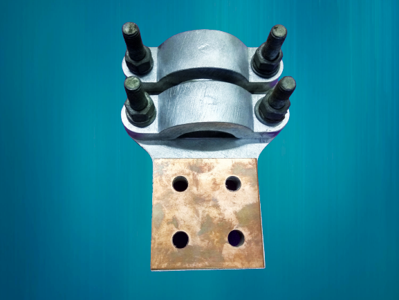Aluminium Pad Connectors - Is Specification Compliant, 600-2000 Amps, Silver Rectangular Shape, Customizable Design