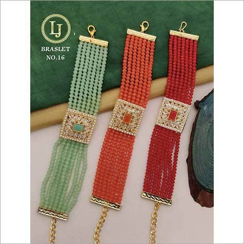 फैशन लेडीज़ डिज़ाइनर मोती ब्रेसलेट