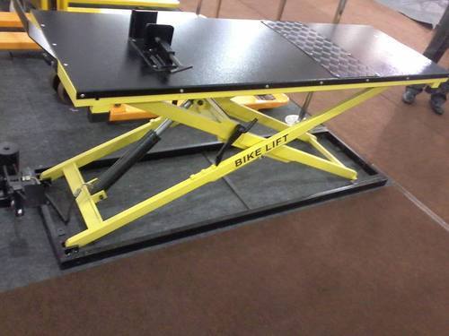 Two Wheeler Lift