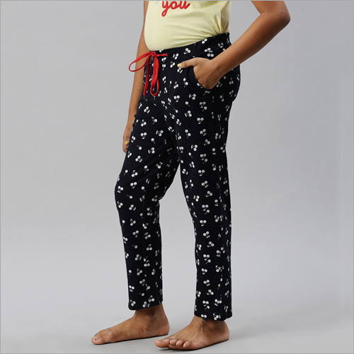 किड्स नेवी व्हाइट स्मॉल एप्पल प्रिंट पायजामा आयु समूह: 3 से 10 वर्ष