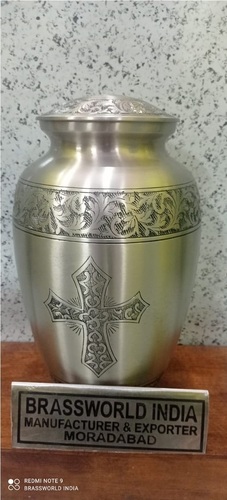 क्रास उत्कीर्ण श्मशान कलश अंतिम संस्कार की आपूर्ति के साथ पीतल का पिटारा
