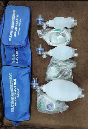 व्हाइट अंबु बैग