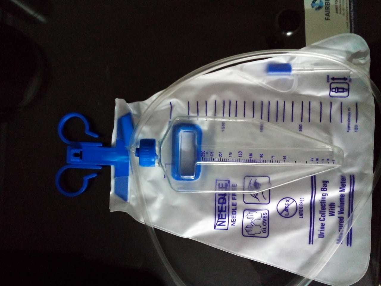 Uro Meter - Plastic Material, 150 Grams Weight, Transparent Color | Manual Operating Type, Wall Mounted, Hospital Disposable For Urine Drainage
