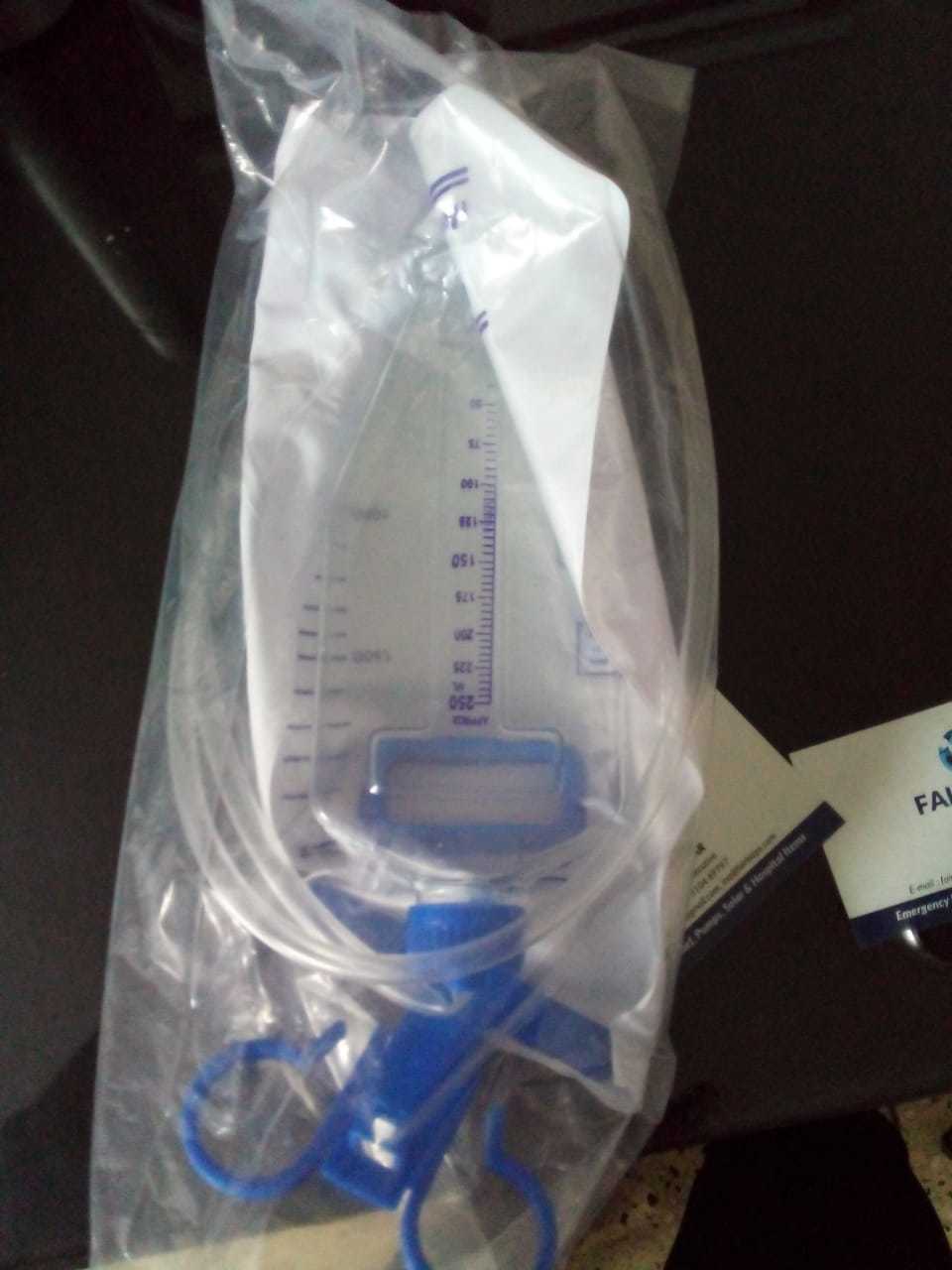Uro Meter - Plastic Material, 150 Grams Weight, Transparent Color | Manual Operating Type, Wall Mounted, Hospital Disposable For Urine Drainage