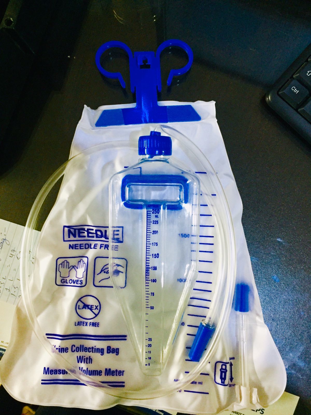 Uro Meter - Plastic Material, 150 Grams Weight, Transparent Color | Manual Operating Type, Wall Mounted, Hospital Disposable For Urine Drainage