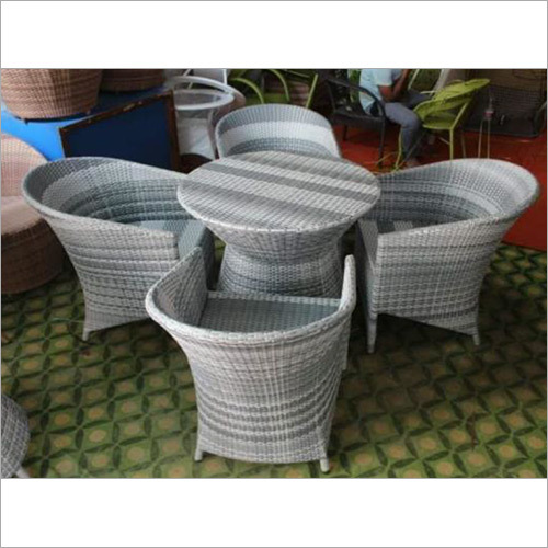 डिज़ाइनर टेबल चेयर सेट