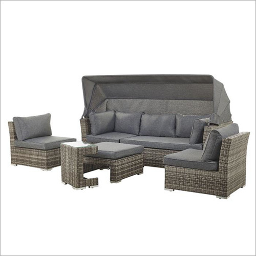 Outdoor Wicker Canopy Bed