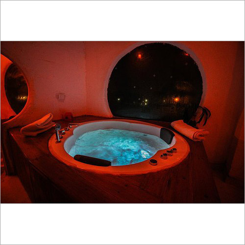 व्हाइट हाइड्रोमसाज बाथटब