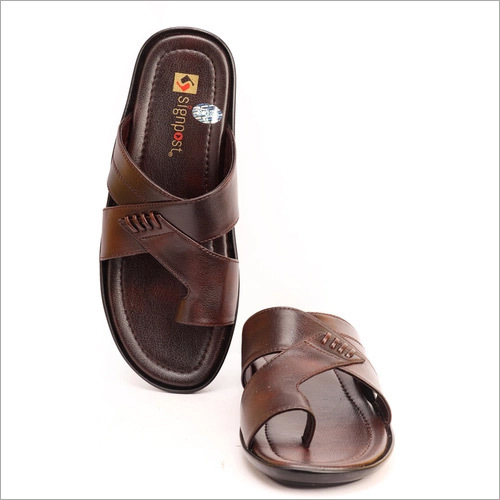 भूरे रंग के पुरुषों की 7 से 10 ब्रांडेड चप्पल