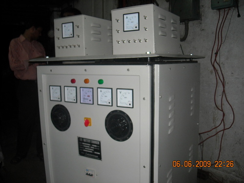 बैटरी चार्जिंग और डिस्चार्जिंग यूनिट 110 V 200 A