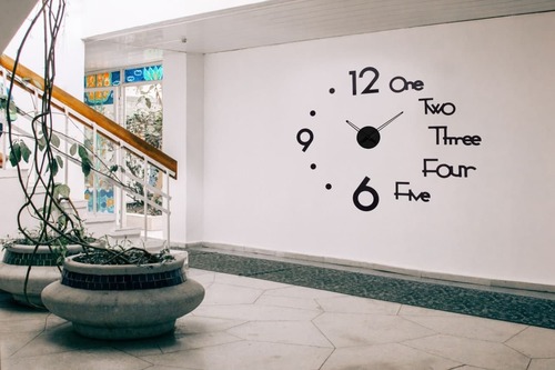 3 डी मिरर के साथ ब्लैक ऐक्रेलिक DIY वॉल क्लॉक