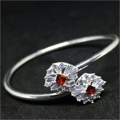 लेडीज़ सिल्वर काडा