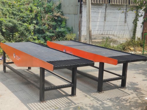Industrial Vibrating Table - Steel, Customizable Dimensions | Adjustable Vibration Frequency And Amplitude, Low Power Consumption, High Weight Capacity, Large Surface Area