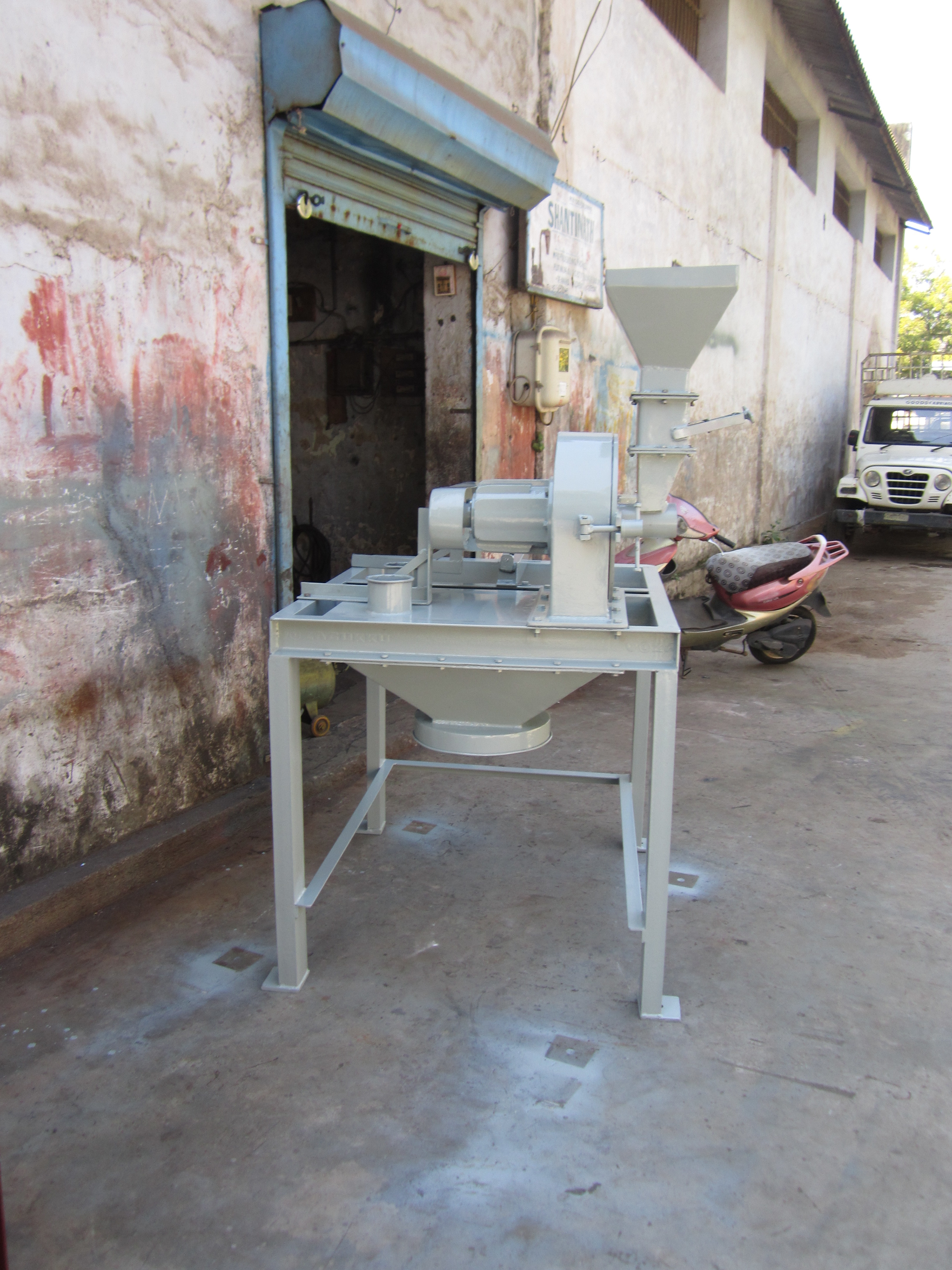 Blue Chilli Grinding Pulverizing Plant