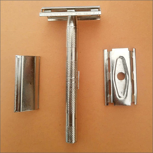 वाटर रेसिस्टेंट शेविंग रेजर