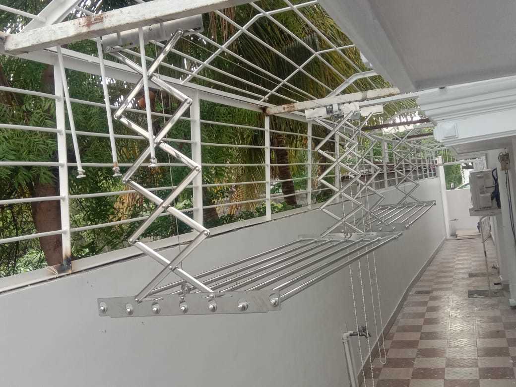 Silver Ceiling Cloth Hangers In Siddhapudur
