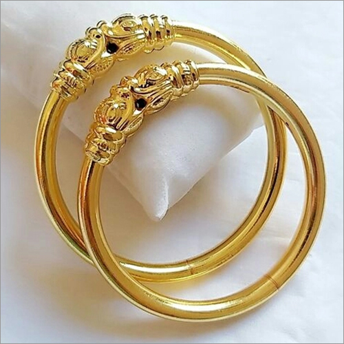Ladies Modern Bangle Set - Golden Finish , Available In Multiple Sizes For Elegant Women's Fashion Accessory