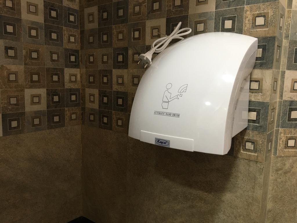 Automatic Hand Dryer (Abs) Age Group: Suitable For All Ages