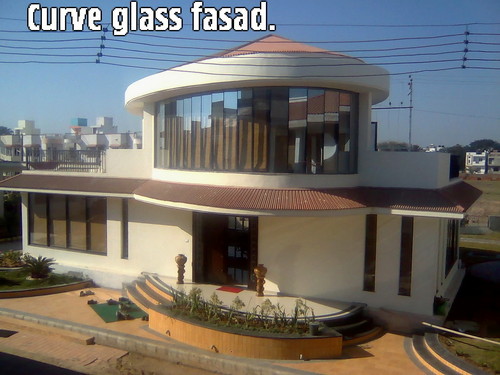 वक्र कांच का अग्रभाग