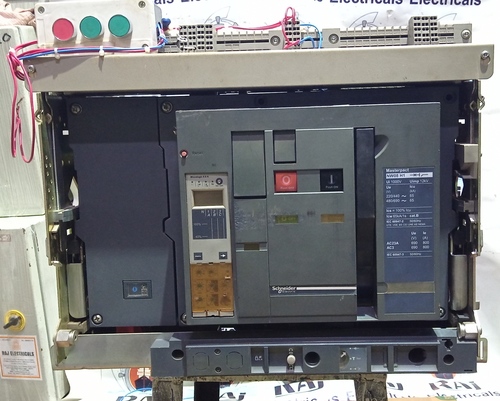 SCHNEIDER 800A AIR CIRCUIT BREAKER