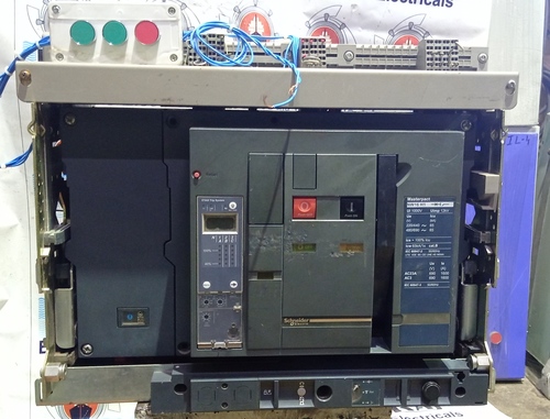 SCHNEIDER 1600A AIR CIRCUIT BREAKER