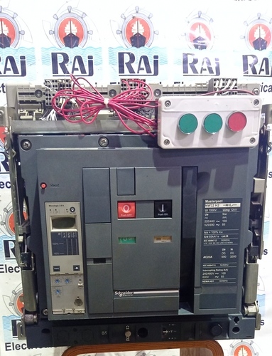 SCHNEIDER 3200A AIR CIRCUIT BREAKER