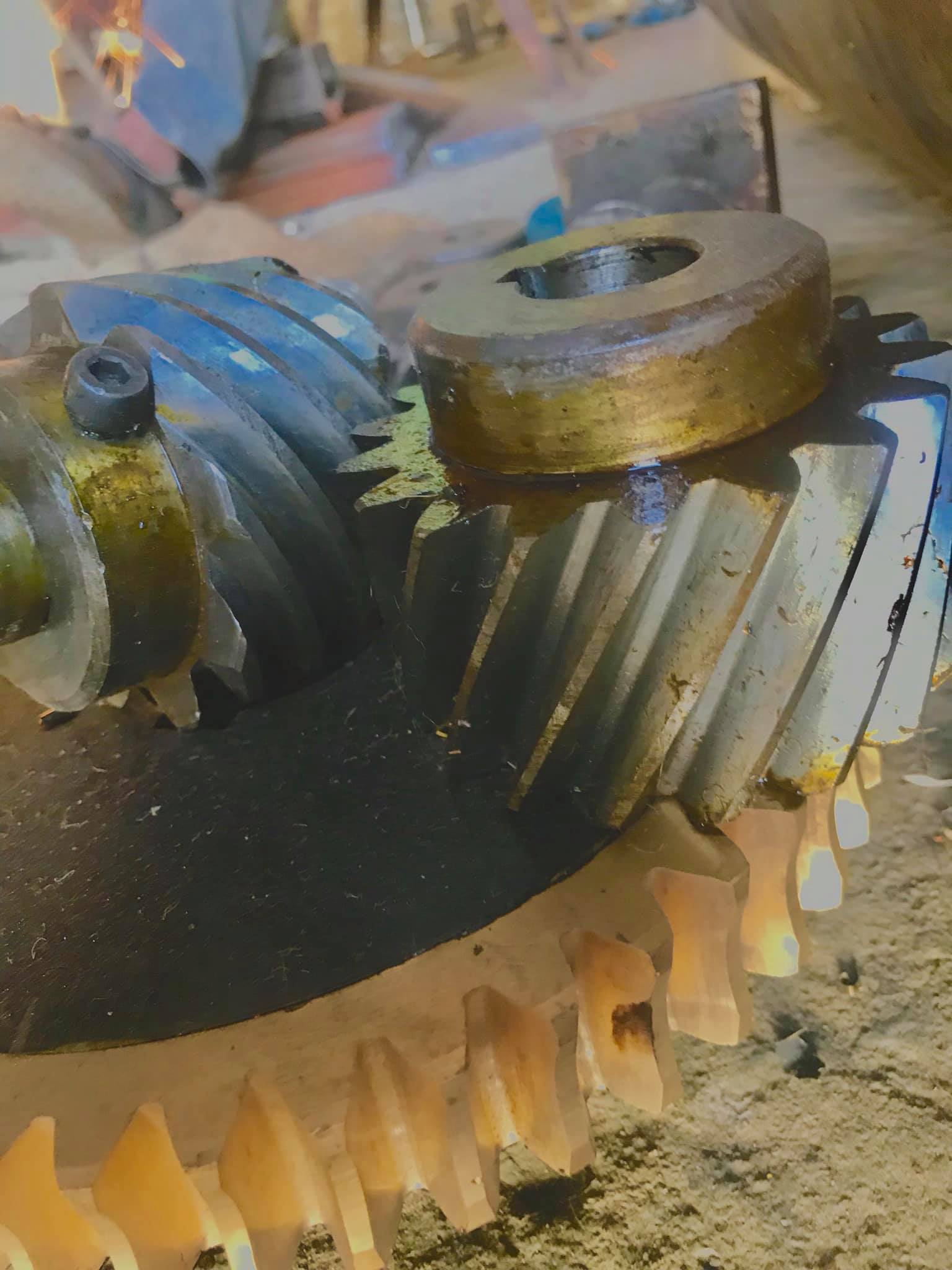 Worm Gear Assembly Of Foundry Ladle Tilting Gearbox - Color: Silver