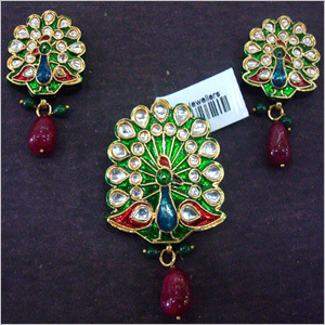 Traditional Kundan Meena Pendent Set