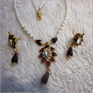 Kundan Pendant Set