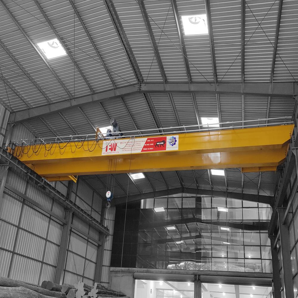 Industrial EOT Crane - Heavy Duty Steel Construction, Electric Power Supply, 220 Voltage , Hi-Tech Lifting Mechanism, Blue Color