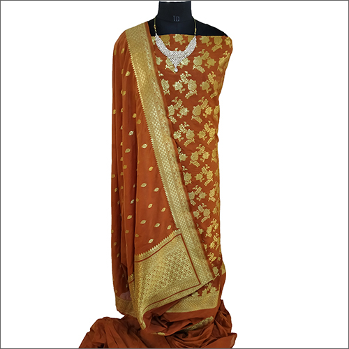 महिलाओं के लिए गोल्डन लाइट ब्राउन बनारसी सिल्क सूट