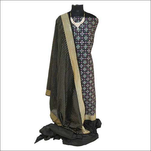 अनस्टिच्ड बनारसी सिल्क सूट