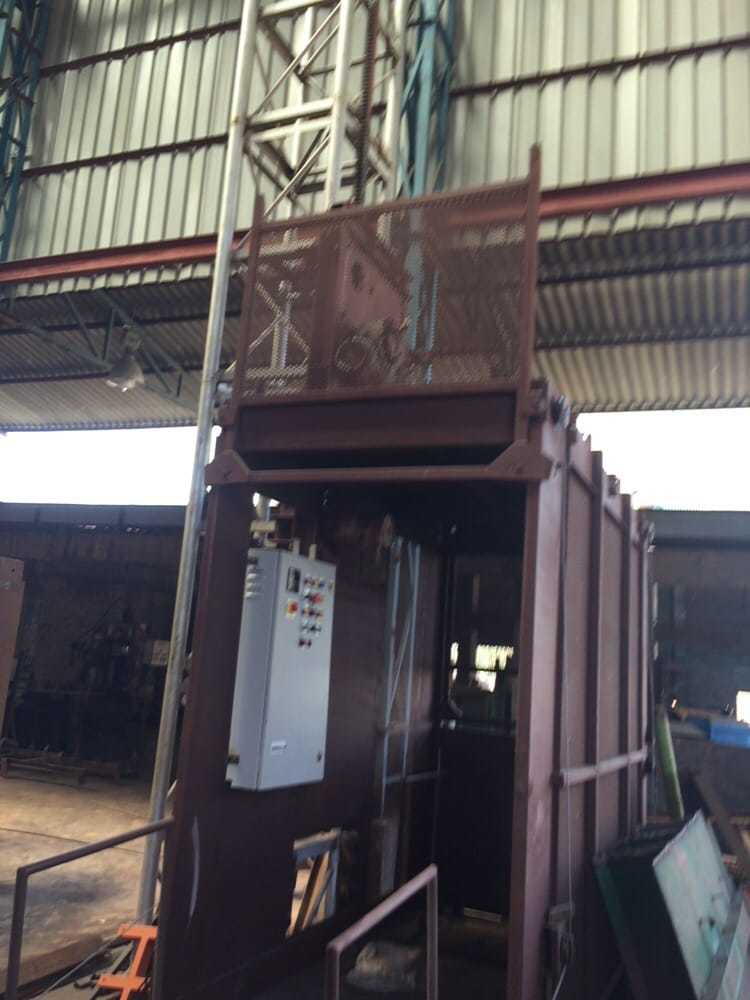 Passenger Material Hoist - Durable Steel Frame, 1000 Kg Capacity, Efficient Vertical Lifting Solution