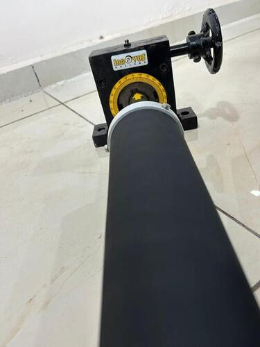 Black Bowed Spreader Roller