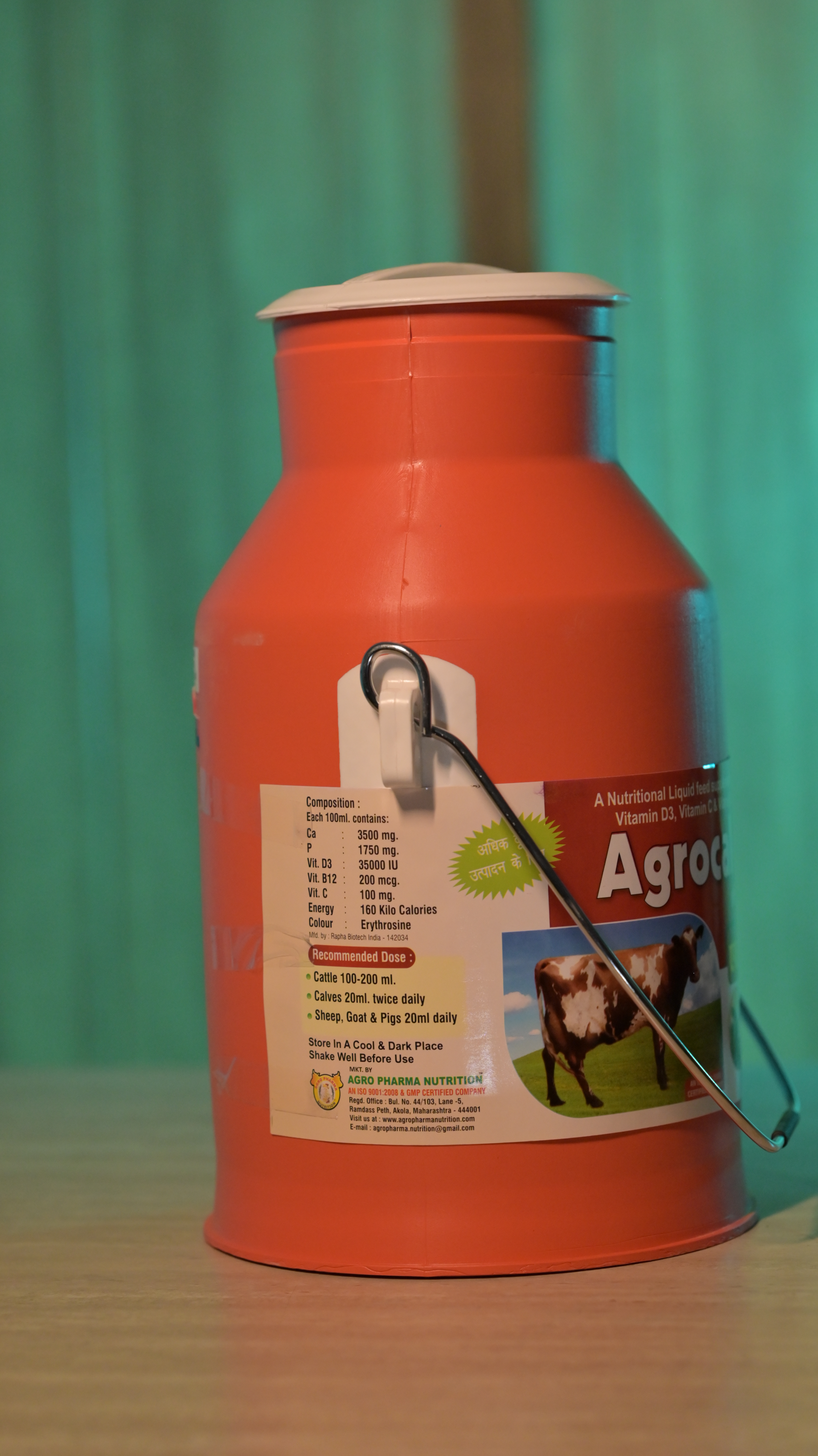 Agrocal Gold - Liquid Calcium Supplement For Animals - Erythrocine Color, Sweet Strawberry Fragrance, Enhanced With Phosphorus, Vitamin D3, Vitamin C, And Chromium, 3-year Shelf Life, Suitable For Cattle, Calves, Goats, Sheep, Pigs And Poultry