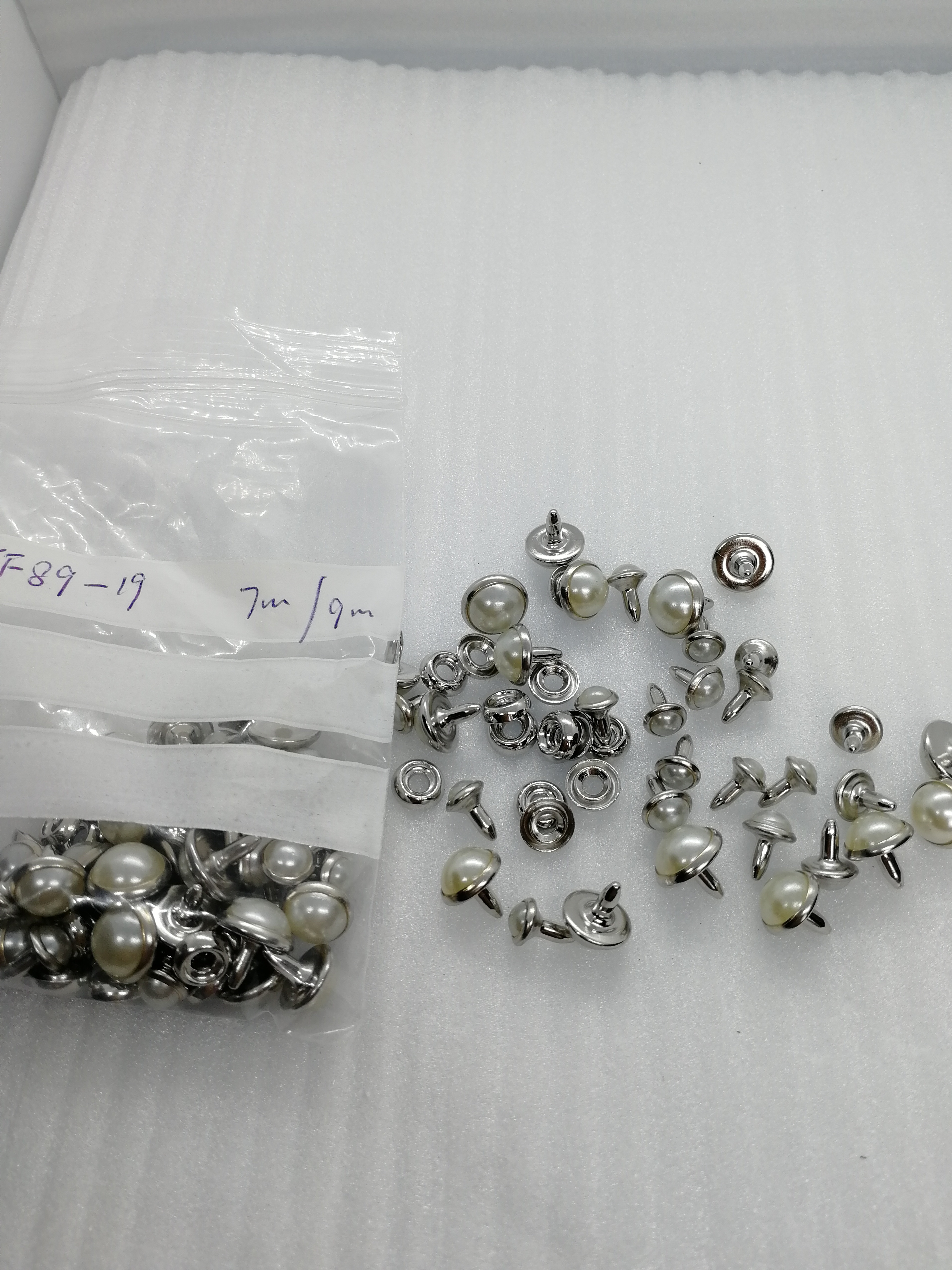 White Imitation Pearl Center Connection Design Plate Bottom Brass Rivet