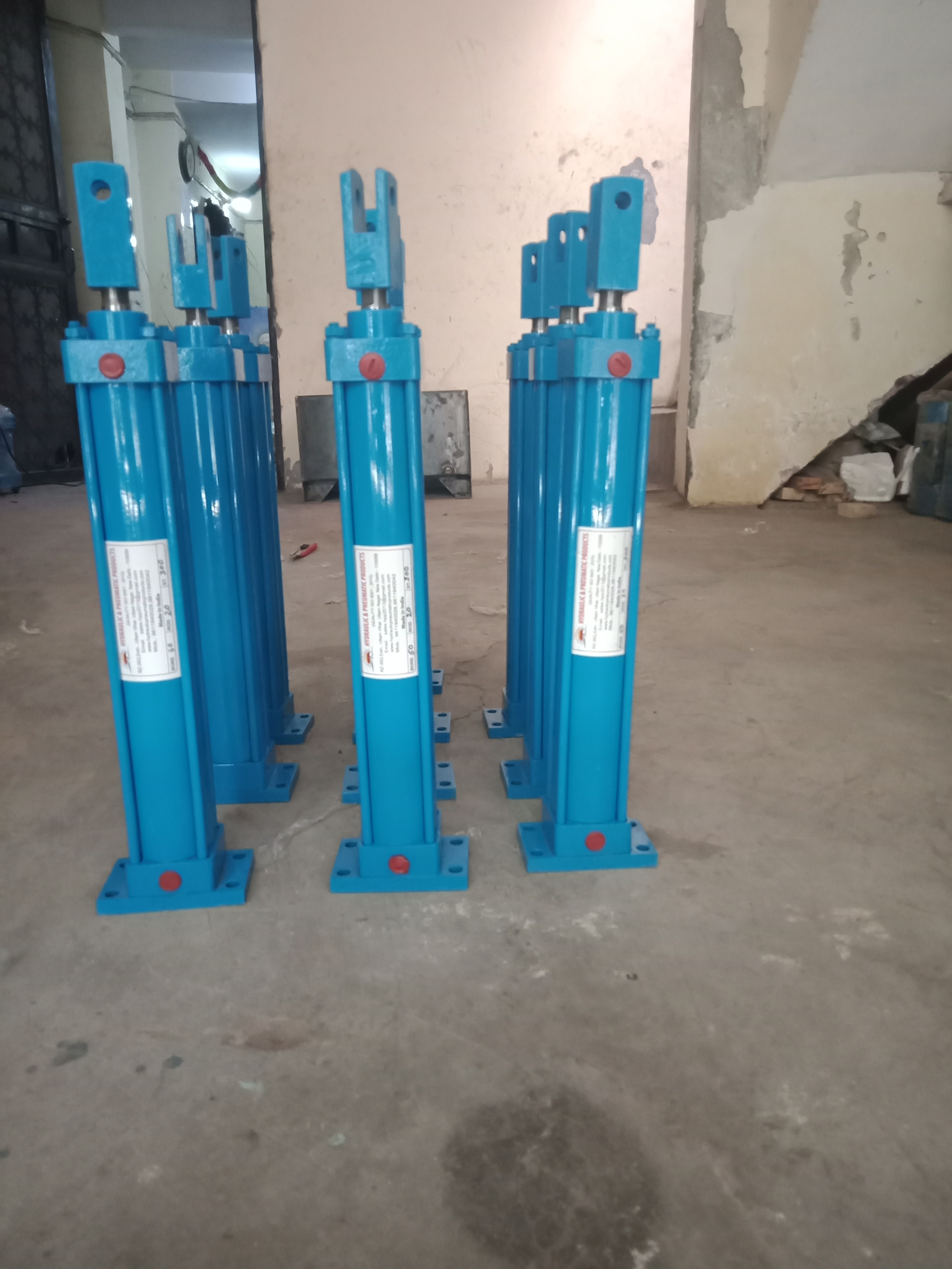 Compact Pneumatic Cylinder - Material: Mild Steel