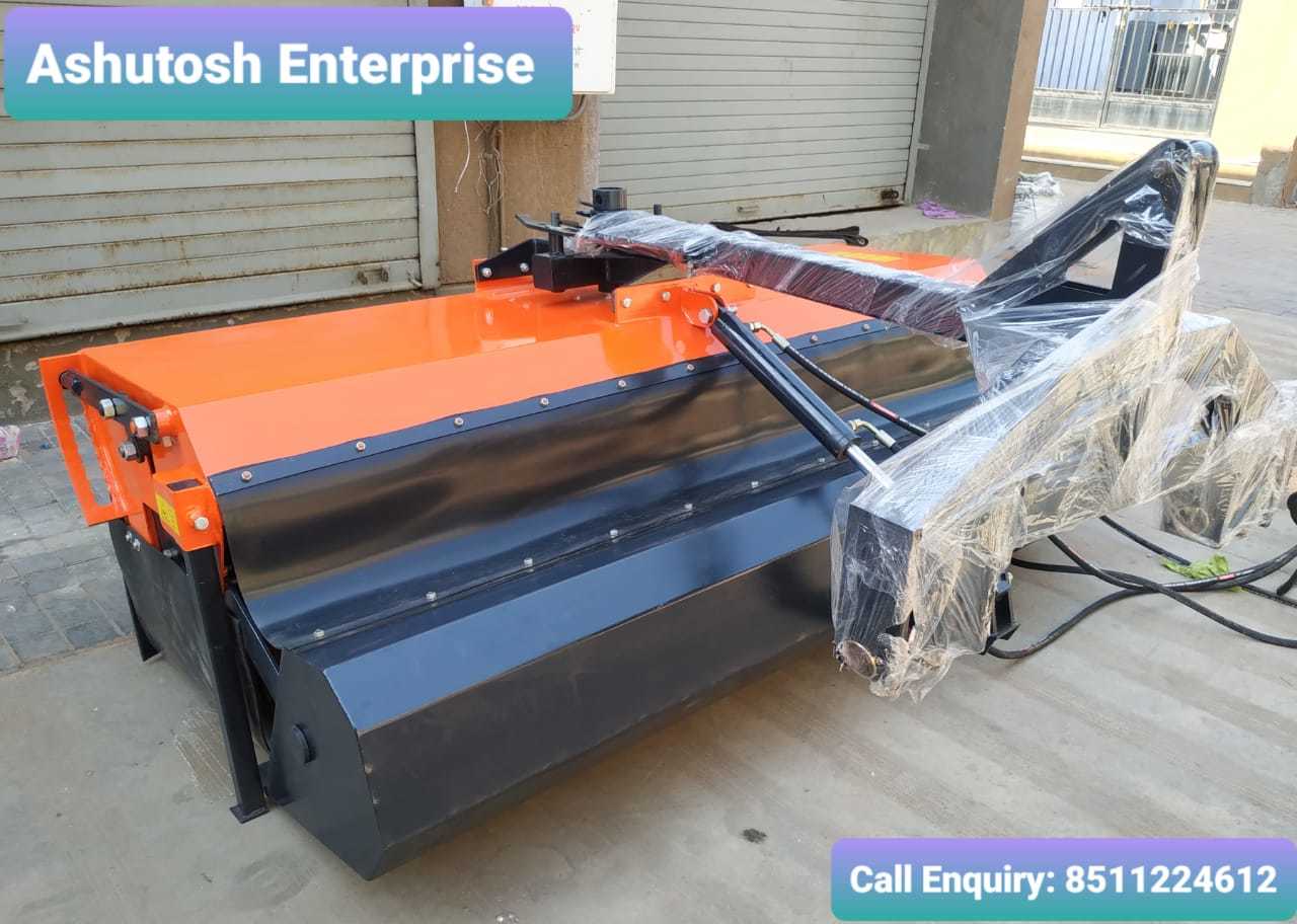 Road Sweeping Machine - Color: Orange