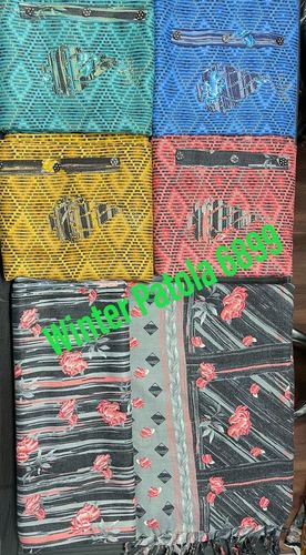 शॉल के साथ इंडियन विंटर पश्मीना पटोला