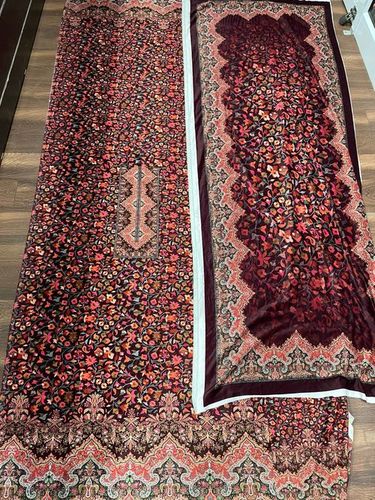 प्रिंट शॉल के साथ इंडियन वेलवेट डिजिटल सूट