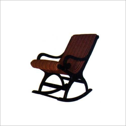 रॉकिंग वुडन चेयर